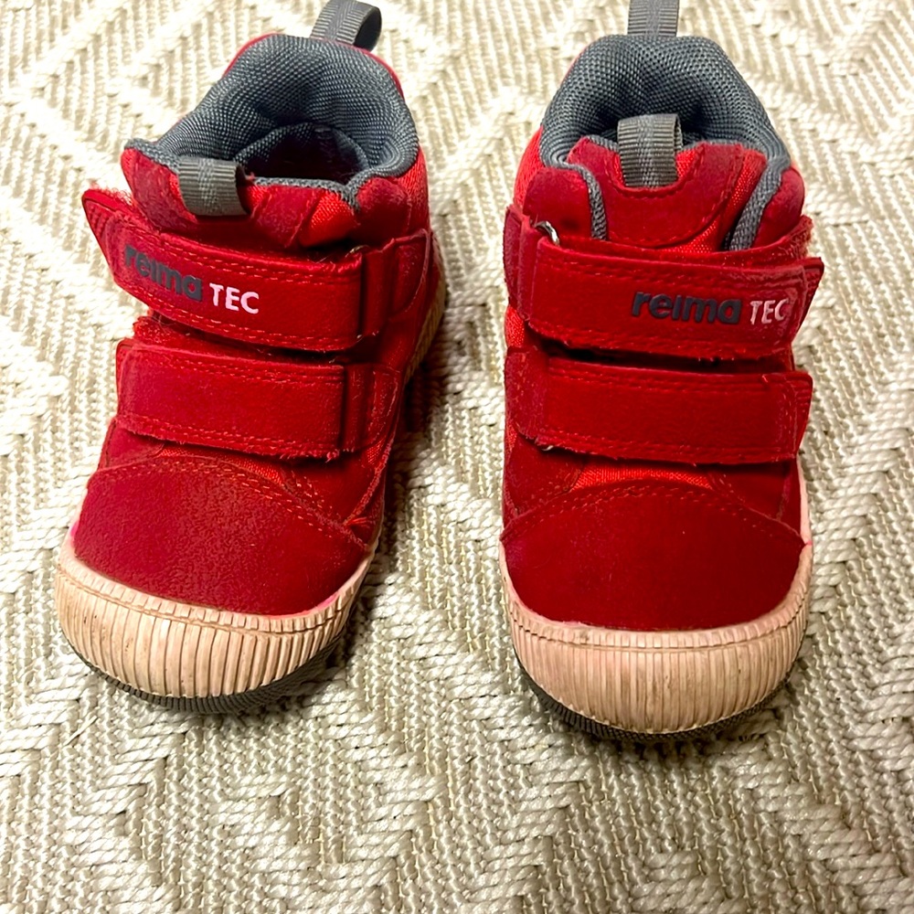 Waterproof size US 7.5 reima red shoes
